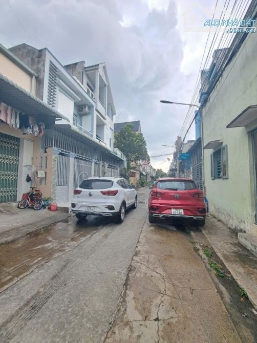 Bán nhà Trệt Lầu Dĩ An,đường 2 xe hơi,gần SVĐ Dĩ An,giá đầu tư - 2