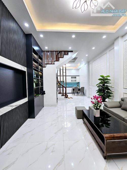 Nhà Đẹp Phố Trần Thái Tông - Cầu Giấy DT 45m, 6 Tầng, Giá 10 Tỷ - 2