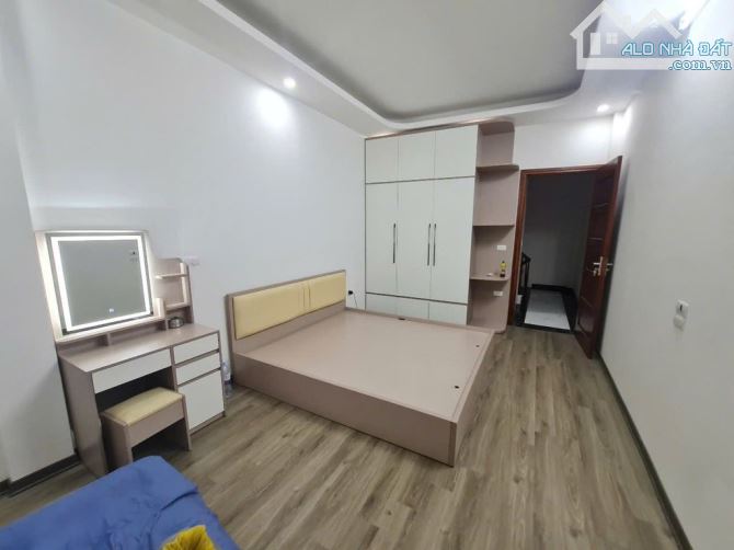 - Bán nhà đường Trần Cung, sát phố, nội thất xịn sò, 52m2, 9.1 tỷ. - 2