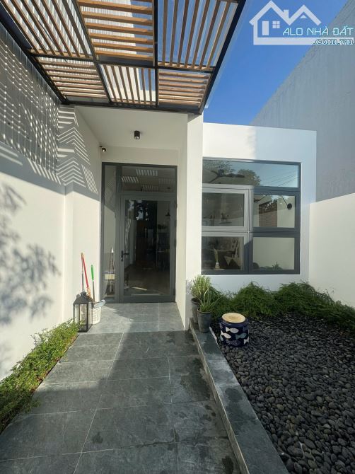BÁN NHÀ SÂN VƯỜN ĐƯỜNG HOÀNG CÔNG CHẤT, GẦN NGAY BÃI TẮM SƠN THUỶ, 89M2 GIÁ 5TY4 - 2