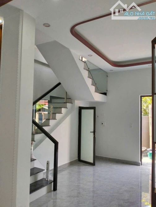 BÁN NHÀ 3 TẦNG CHỢ ĐÔNG LÃM - Ô TÔ ĐỖ CỬA - CÓ SÂN RIÊNG - 2