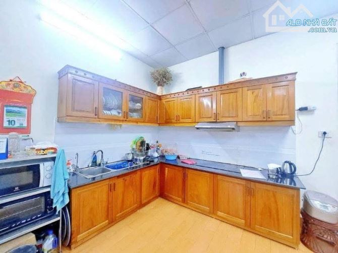 BÁN GẤP SIÊU PHẨM ĐỐNG ĐA Ô TÔ TRÁNH KD GIÁ TỐT - 2