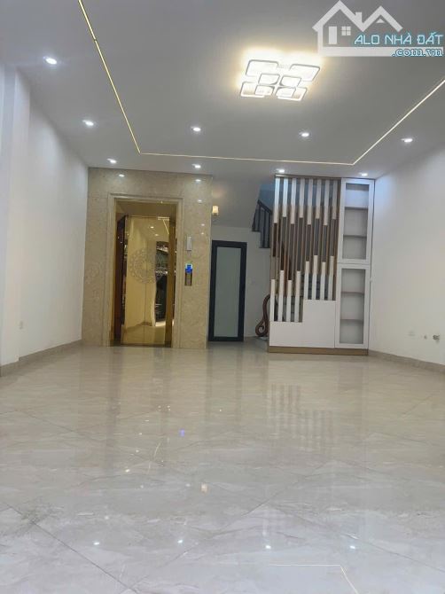 Bán nhà khu vực Trần Đại Nghĩa, DT 45m x 5 tầng, mặt tiền 5.6m, gara ô tô, 11.9 tỷ đồng - 2