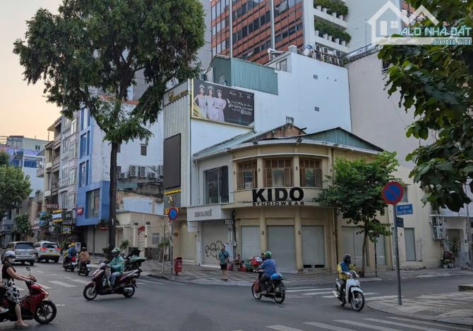 Góc 2MT Nguyễn Trãi + Nguyễn Văn Tráng, Quận 1 - 4.5x20m - 3 tầng - HĐT 150 triệu - 2