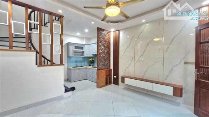 Vị trí đẹp gần phố lô góc hai mặt thoáng, xung quanh tiện ích bạt ngàn như chợ, siêu thị, - 2