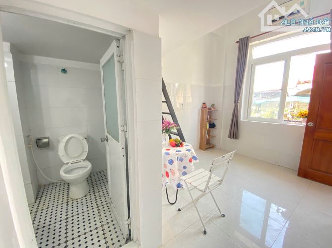 Trống Phòng Ban Công Riêng_Ở liền_view SÂN BAY_Giá từ 3tr8/tháng_30m2 - 2