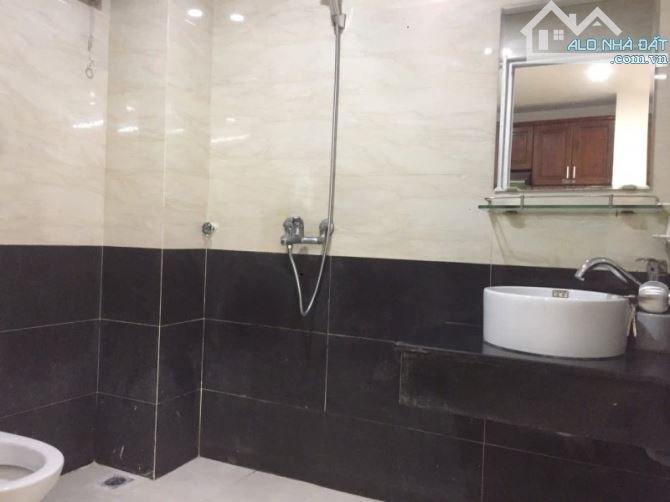 Kẹt tiền bán gấp nhà 64m2 Nguyễn Công Trứ Ngang 4.4m 3PN chỉ 3.x tỷ - 2