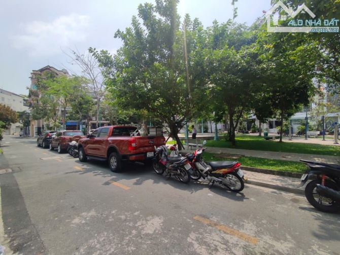 Bán gấp nhà CHDV mặt tiền đường Số 79, Tân Phong, Q7, 60m2, nhỉnh 13 tỷ - 2