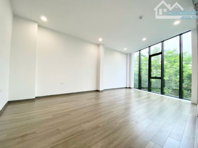 Bán nhà mặt phố Phạm Văn Đồng 32m2 sổ - 9 tầng - MT 6.4m - Giá chỉ 21  tỷ - 2