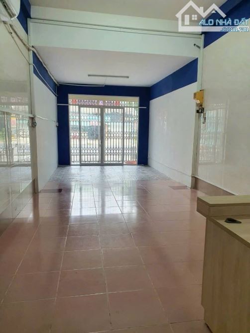 Nhà mặt tiền kinh doanh gần trung tâm y tế Dĩ An, sổ riêng hoàn công, 2358 Dĩ An - 2