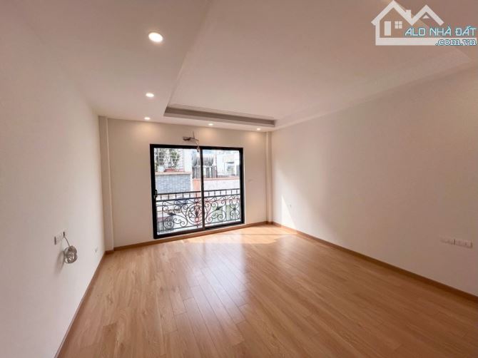 NHÀ NGÕ Ô TÔ THÔNG, CỰC HIẾM - GIANG BIÊN, 31m2 X 6 TẦNG – GIÁ NHỈNH 6.1 TỶ - 2
