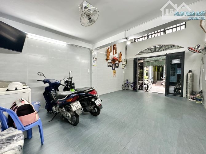 HẺM NHỰA 6M LÊ VĂN SỸ QUẬN 3 - DT: 4.4x17.5M - DÒNG TIỀN 60Tr - NHỈNH 13 TỶ. - 2