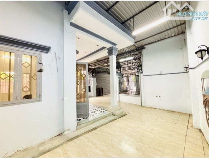 Bán Nhà Hóc Môn - 200M2 ( 9,5 x 21) -2 Mặt Tiền Hẻm xe Tải -  Chỉ 4,56 Tỷ Tỷ. - 2