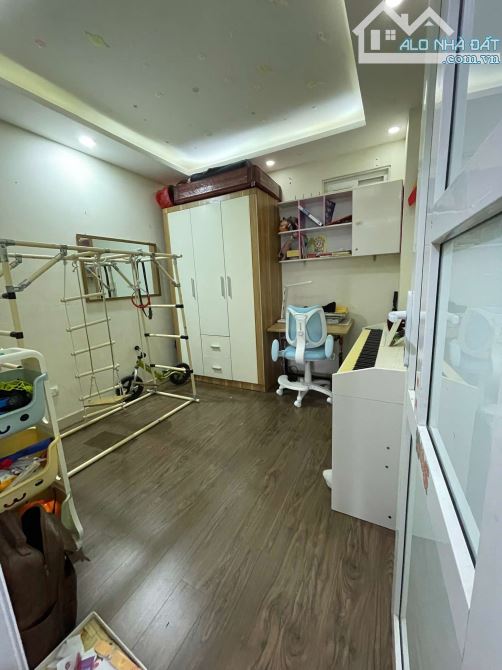 Chung cư mini lạc long quân 50 m 2pn.lô góc. - 2