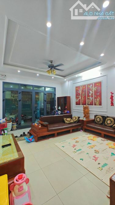 Bán nhà Hoàng Mai, 61m, ô tô qua nhà. Nhà đẹp ở ngay - 2