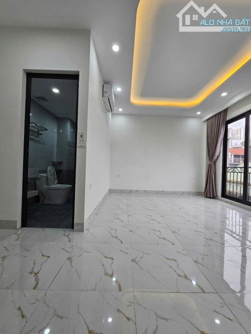 - Bán nhà đường Trần Cung, sát phố, nội thất xịn sò, 30m2, 9.2 tỷ. - 2