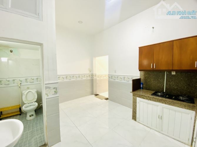 🌹HÀNG THƠM P8 GÒ VẤP - 56m2 (4.4x13m) - 4.55 TỶ TL TỐT - 2 TẦNG ĐÚC - 3PN RỘNG - SÂN XE, - 2