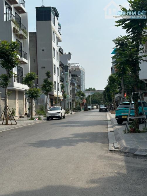 BÁN ĐẤT MẶT PHỐ PHÚC LỢI - 80M2,MT 11M - 20,5 TỶ. - 2