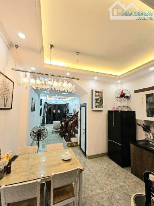 NHÀ ĐẸP NGÔ GIA TỰ LONG BIÊN, NGÕ Ô TÔ, GẦN PHỐ, DT RỘNG CÓ 6.X TỶ - 2