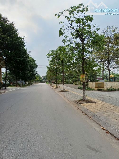 🔥Duy Nhất Lô Đồng Soi Thị Cầu Nhìn Khu Vui Chơi Bên Cạnh Là Hồ Lớn Mt 5m Dt 74m2 Giá 6 Tỷ - 2