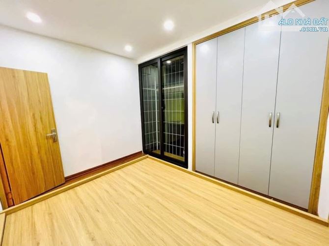 Cần bán căn hộ tập thể lô góc tại Kim Mã 65m2 chỉ 3 tỷ - 2