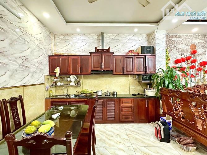 Bán nhà hxh Cộng Hoà p13 Tân Bình, ngang 4,5m, 10 phòng ngủ chỉ 10,xx tỷ - 2