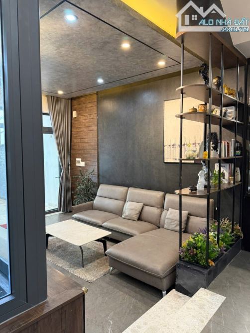 Bán nhà 1 trệt 2 lầu ngay trung tâm Bà Rịa Vũng Tàu, giá bán: 6 tỷ, DT: 100m2 - 2