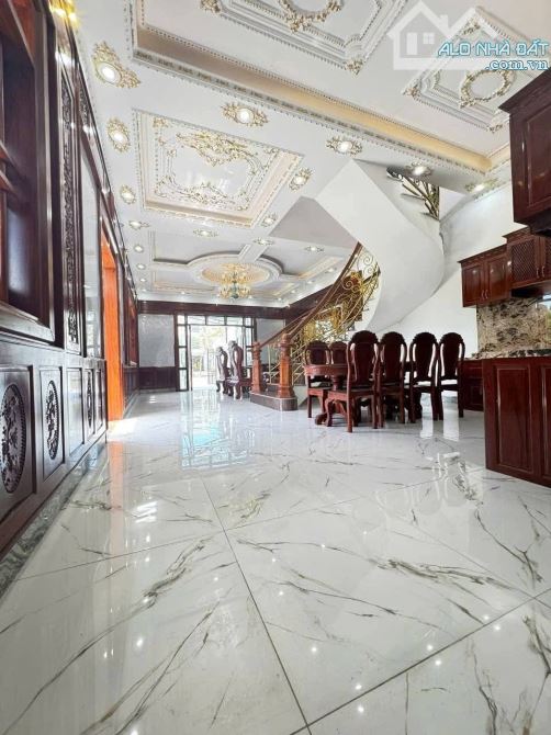 Góc 2 mặt tiền Tân Cổ Điển Cực đẹp Bình Dương giá 4 tỷ 500 triệu 106m2 - 2