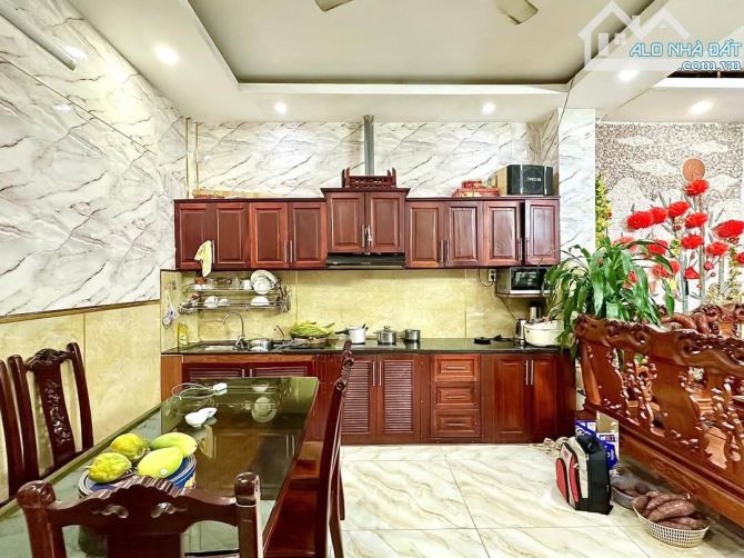 Bán nhà Phường 13 Tân Bình,Nhà ga T3, Hoàng Hoa Thám, hẻm ô tô 6m, 4.5x18m, 9 phòng, 10.xỷ - 2