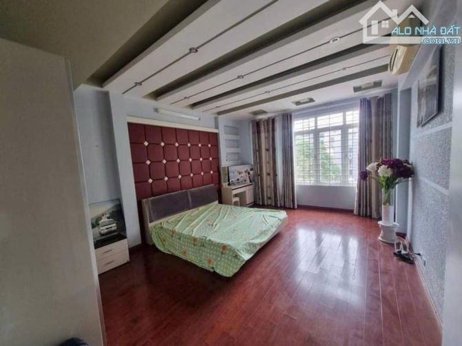 Siêu Phẩm Phân Lô Nguyễn Khang, Hạ Yên Quyết DT 60M 5T MT 6.9M Giá 23.9Tỷ. - 2