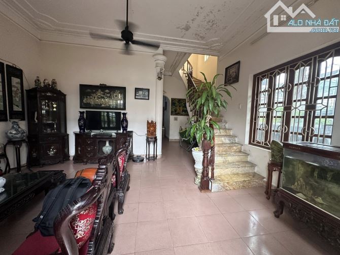 Bán nhà mặt sau trường Việt Pháp, Ngọc Thụy; 176m2*Mt 8m; vỉa hè 2 bên; giá 45 tỷ - 2