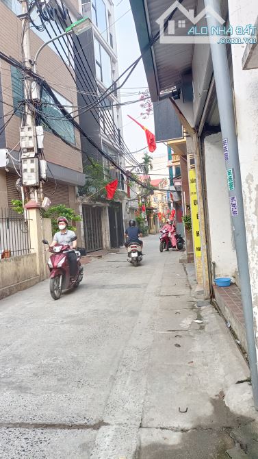Bán nhà 2 thoáng Lạc Long Quân: 49m x 5 tầng, có sân thượng trồng rau - 2