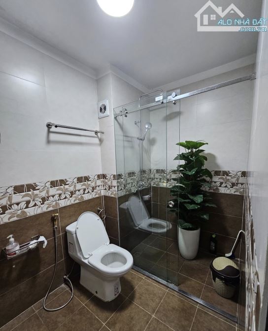 Cực phẩm nhà đệp ở ngày Nguyễn Chí Thanh Đống Đa Sổ 40m, 6 tầng MT4m1 Giá 17 tỷ Ô Tô tránh - 2