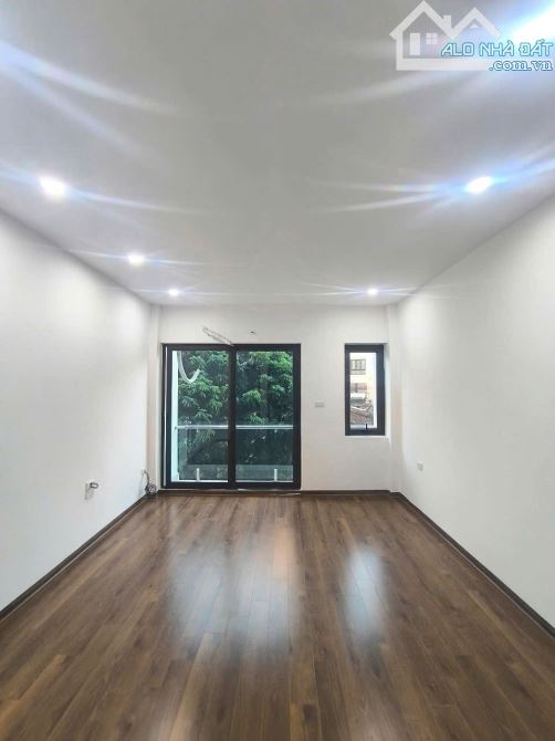 Bán nhà Thạch Bàn Long Biên Hà Nội DT : 30m2 * 5 tầng * 4,3m * 5,35  tỷ - 2