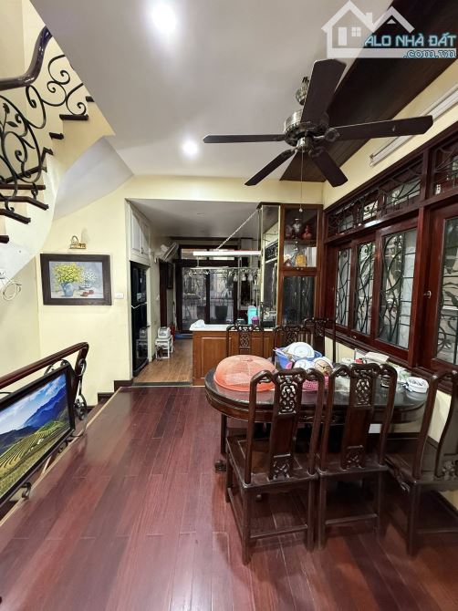Cần bán gấp siêu phẩm phân lô Trần Quốc Hoàn 55m2, 5T, lô góc 3 mặt thoáng, ô tô tránh KHU - 2