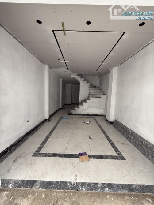 BÁN NHÀ NGUYỄN QUÝ TRỊ - 42M2 - 3 TẦNG MỚI - Ô TÔ ĐỖ - 15M RA Ô TÔ TRÁNH  - 4.X TỶ - 2