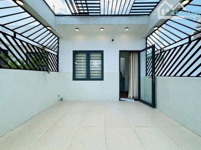 4 tỷ còn 3 tỷ 750. Bán nhà 60m² gần hồ bơi Vân Đồn. Xây 1 trệt lửng 3 lầu, hẻm 6m. Sổ sẵn - 22
