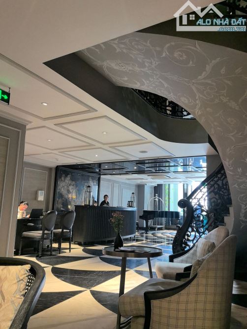 Bán khách sạn Phố cổ, mặt phố Hàng Bè, Cầu Gỗ 160m2, 11 tầng, 4 sao, tuyệt đẹp, 162 tỷ.