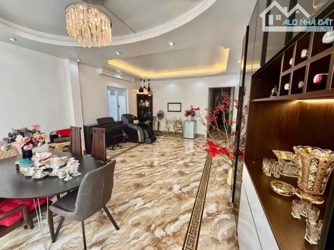 17,9 tỷ dt 73m 4t 4,7mMT đường bưởi,full nội thất cao cấp,nhà dân xây mới,oto tránh,gần p - 3