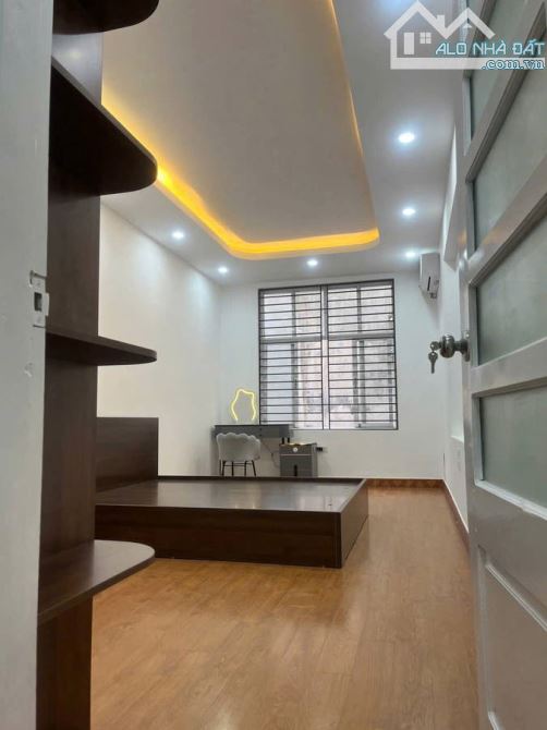 Bán Nhà Tại Thượng Thanh Long Biên  5 Tầng Không Gian Rộng Vị Trí Kim Cương | 5,5 Tỷ - 3