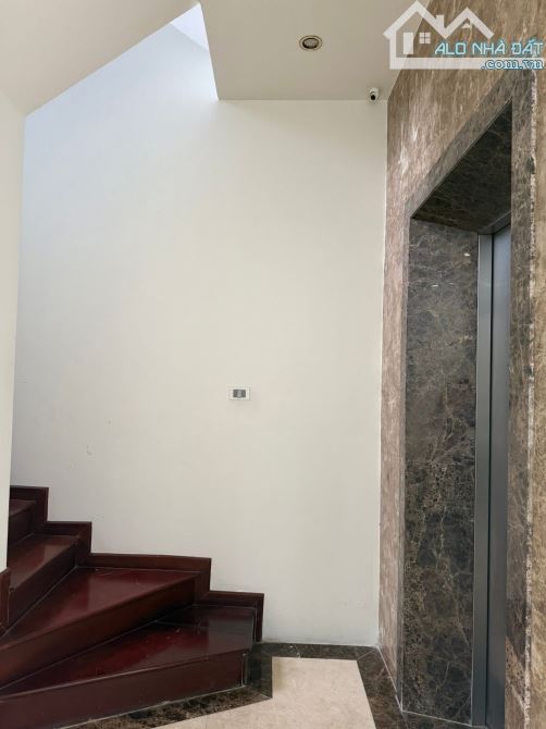 BÁN TOÀ VĂN PHÒNG MẶT PHỐ LẠC LONG QUÂN 68m2 - 8T THANG MÁY - MT 6m - 44 TỶ - KINH DOANH - 3