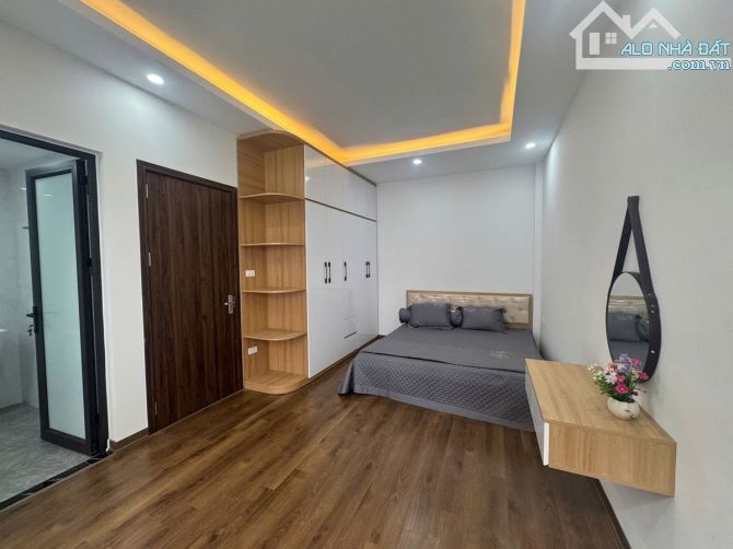 Bán Nhà  Tại Đàm Quang Trung Long Biên | 5 Tầng Mặt Tiền Rộng  Vị Trí Kim Cương | 7,6 Tỷ - 3