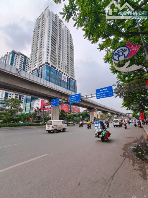 Lô góc, mặt ngõ Nguyễn Trãi, 25m ra phố, oto tránh, kdoanh siêu tốt, sổ 61m2. Giá 23.2 tỷ - 3