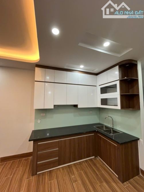 Bán nhà 5 tầng mới, ô tô đỗ cửa, gần Cầu Chương Dương – Long Biên – giá nhỉnh 5 tỷ - 3