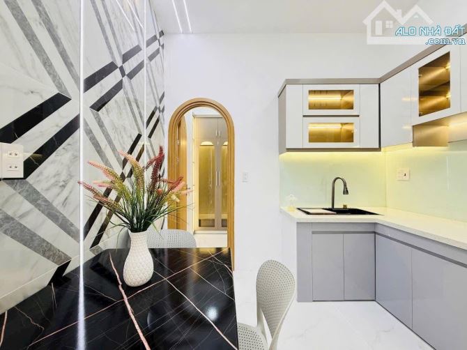 Chính chủ cần bán gấp nhà 48m2 ngay Thành Thái, Quận 10. Giá: 3 Tỷ 125 tr. SHR, hẻm 5m - 3