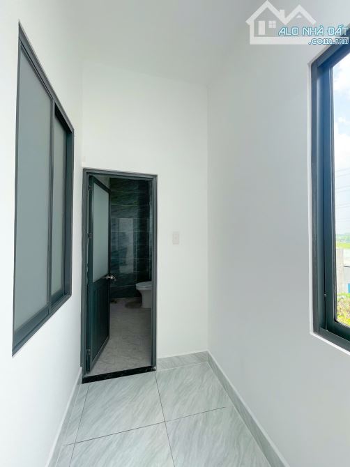 🔥 NHÀ LẦU ĐẸP - KHÔNG GÓC CHẾT - SÂN RỘNG - 3PN TIỆN NGHI CHỈ HƠN 2 TỶ XÍU🔥 - 3