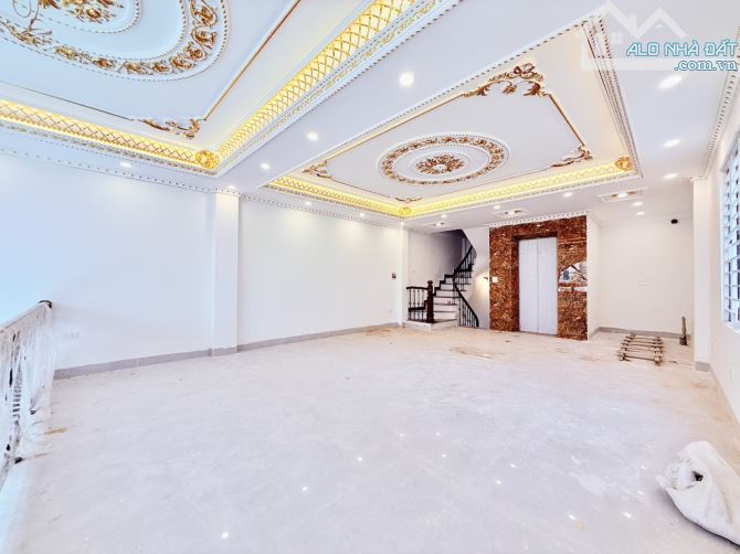 Bán nhà bát khối 61/80m2 xây 7 tầng , thang máy gara ôtô vỉa hè đá bóng - 3