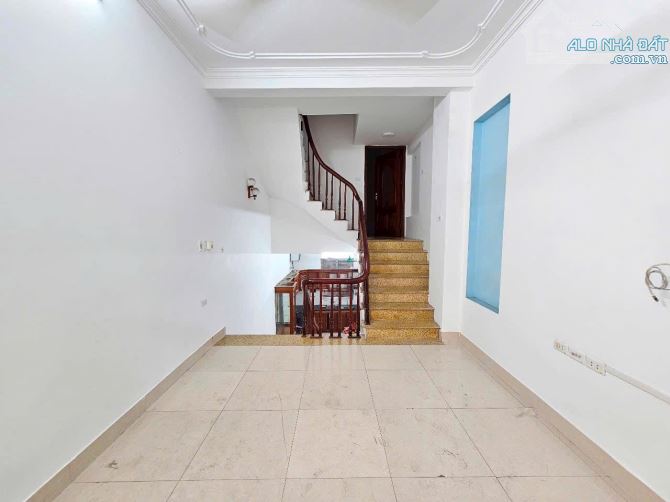 Chủ gửi em bán nhà dân xây 5 tầng, full nội thất, cách 1 nhà ra đường ô tô tại Lai Xá - 3