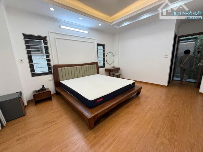 Bán nhà Đội Cấn, gần phố, lô góc, thang máy: 41m2, 5T, MT 4m - 3