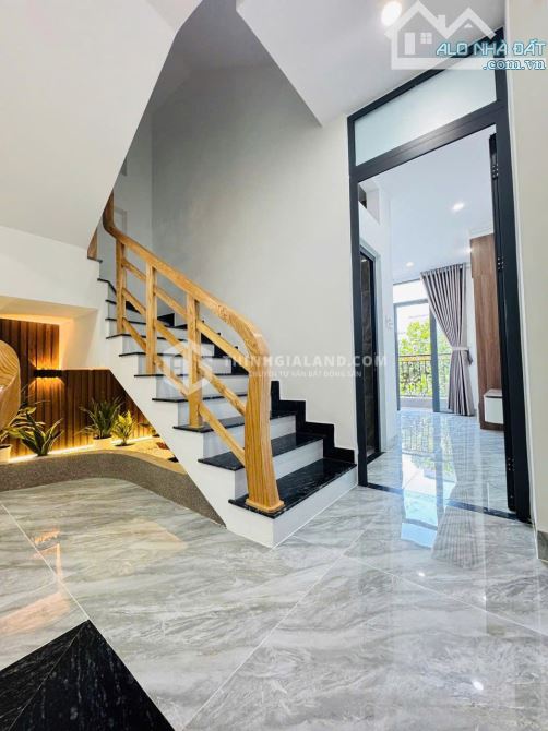 BÁN NHÀ MỚI XÂY 1 TRỆT 2 LẦU VÀO Ở LUÔN_GARA Ô TÔ_NGUYỄN KIM_PHƯỜNG 4_VŨNG TÀU_CHỈ 6.8 TỶ - 3